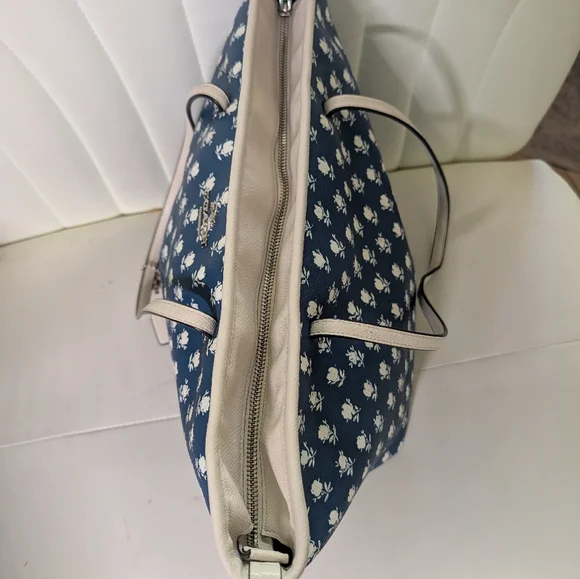 Coach Badlands Floral (Blue/White) Zip Tote Handbag - Picture 5 of 15